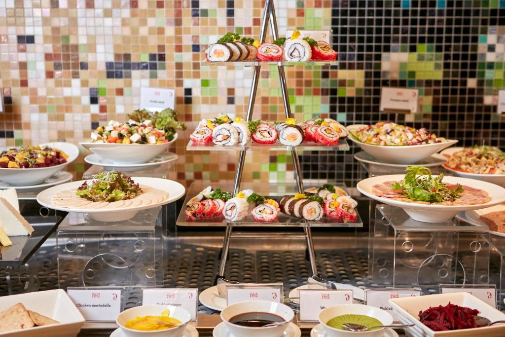 Cinnamon Grand Hotel Dining