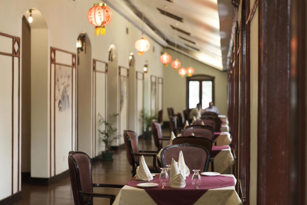 Queen's Hotel Kandy Garden